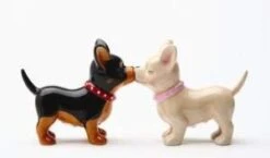 Trading Kissing Chihuahuas Pucker Up Pups, Salt And Pepper Shaker Set, Magnetic