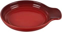 Le Creuset Signature Stoneware Spoon Rest, 6 Inches, Cerise -Peugeot Shop 31A 2iRECKL. AC