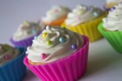 Jumbo Silicone Muffin Cups - 12 Large 3-5/8 Inch Baking Liners With Bonus Screw Top Storage Jar -Peugeot Shop 41YCPNkn8ZL