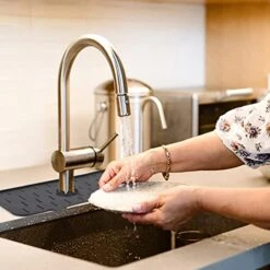 Silicone Sink Faucet Mat, Kitchen Sink Splash Guard, Bathroom Faucet Water Catcher Mat, Sink Draining Pad Behind Faucet, Drip Protector Splash Countertop Protection Rubber Drying Pad