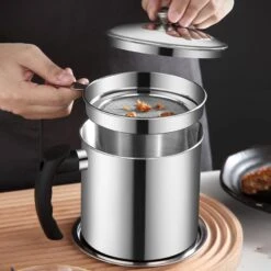 Bacon Grease Container With Strainer 1.3 L / 44 Oz Stainless Steel Cooking Oil Keeper With Lid And Tray Easy-Grip Handle Suitable For Storing Frying Oil And Cooking Grease (1.3, Silver) -Peugeot Shop 511CCglI17L