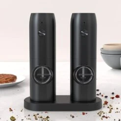 Electric Salt And Pepper Grinder Set Combo, Automatic Grinder, Salt And Pepper Shakers With Charging Base Electric Pepper Mill With Refillable Kitchen Gadgets House Warming Gifts New Home