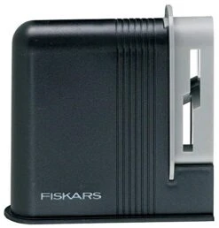 Fiskars Clip-Sharp, Total Length: 4 Cm, Plastic, 1000812 Scissors Sharpener, One Size, Black