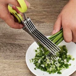 Erb Salad Scissors With 5 Blades And Cover - Cool Kitchen Gadgets - Cutter, Salad Chopper And Mincer - Sharp Heavy Duty Shears For Cutting, Shredding And Cooking Fresh Garden Herbs -Peugeot Shop 51s2Mvm8mhL