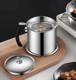 Bacon Grease Container With Strainer 1.3 L / 44 Oz Stainless Steel Cooking Oil Keeper With Lid And Tray Easy-Grip Handle Suitable For Storing Frying Oil And Cooking Grease (1.3, Silver) -Peugeot Shop 51sTkE6G6qL